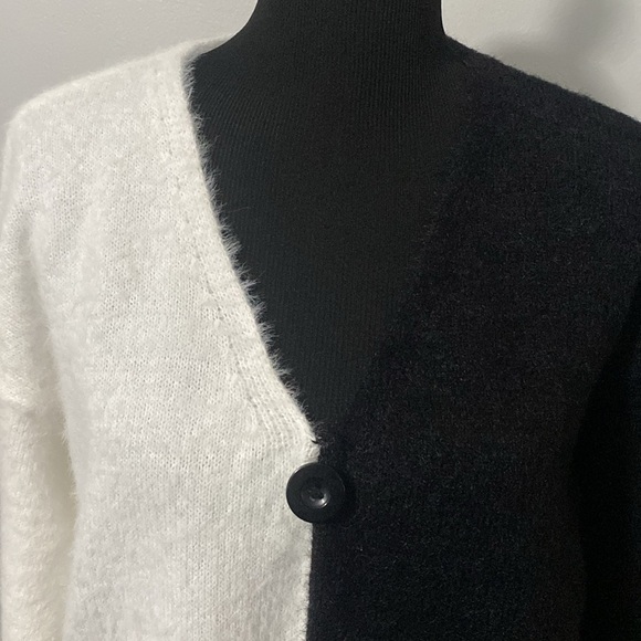 Half Black Half White Eyelash Faux Cardigan V-Neck Sweater NWOT - Picture 2 of 7